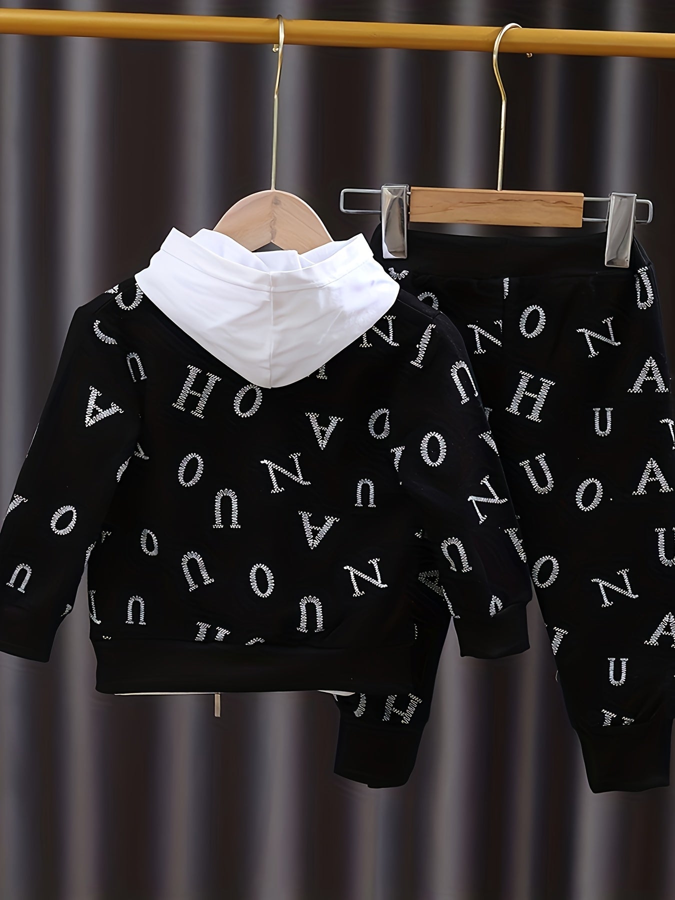 New Boys' Fashion In Spring Is Full Of Printed Letters, Long Sleeves And Hooded Three-piece Suit, And Boys' Casual Trousers Suit In Autumn.